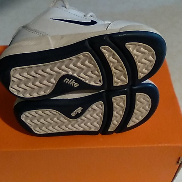 Toddler NIKE SNEAKERS - Picture 6 of 9